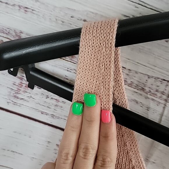 Elizabeth and James Peach Pink V Neck Ribbed Knit Minimal Tank Top Size Large - Picture 5 of 9